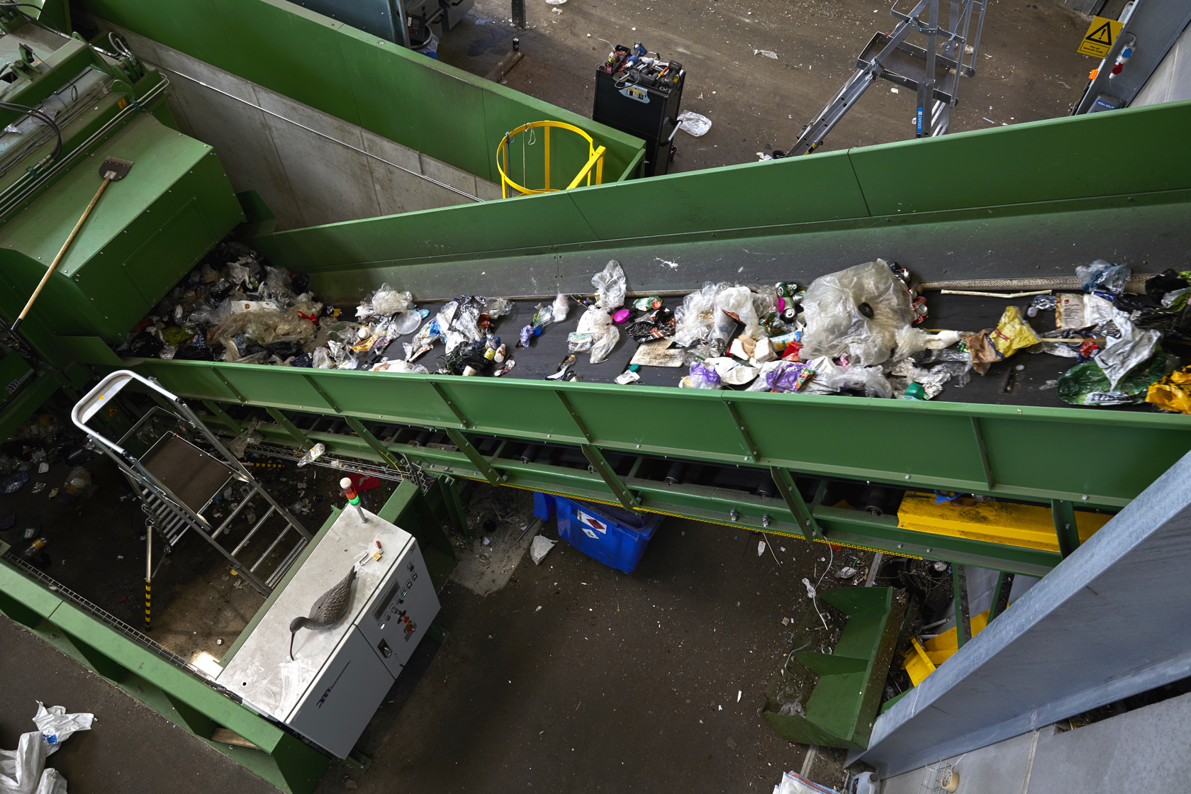 Sorteringsbånd med affald fra sorteringsanlæg. Foto: Ren Forsyning Mariagerfjord.