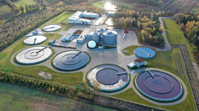 Dronefoto af Ren Forsyning Mariagerfjord. Foto: Dronedata.dk