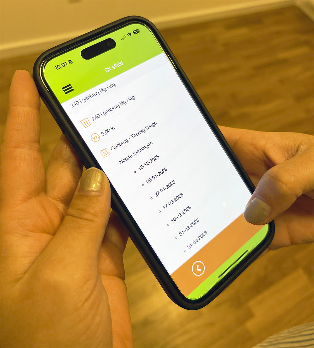 Mobiltelefon med skærmbillede af app'en 